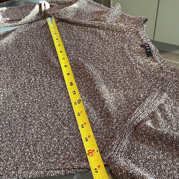 Cyrus, M light poly/rayon sheer summer sweater,long sleeves, great layer - Picture 6 of 10